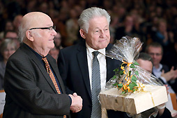 Lh. Dr. Josef Pühringer mit Prof. Balduin Sulzer bei musikalischen Geburtstagsfeier im Linzer Brucknerhaus